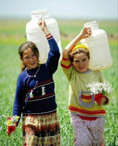 کافه‌ای دنج در خیابان انقلاب